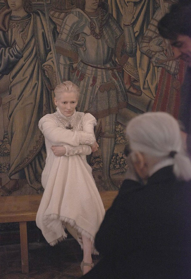 Tilda Swinton e Karl Lagerfeld.jpg