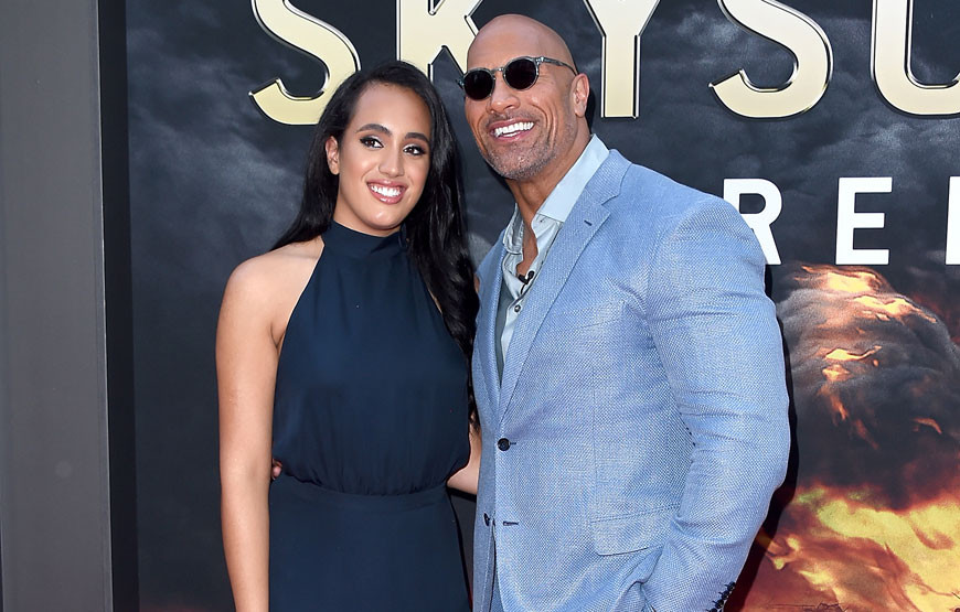 Filha de The Rock assina com a WWE