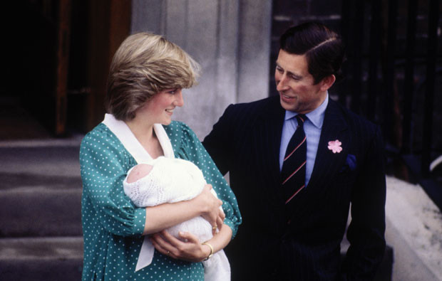 Diana e Carlos com o filho mais velho, William.jpg