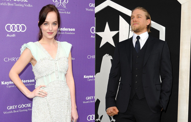 Dakota Johnson e Charlie Hunnam.jpg