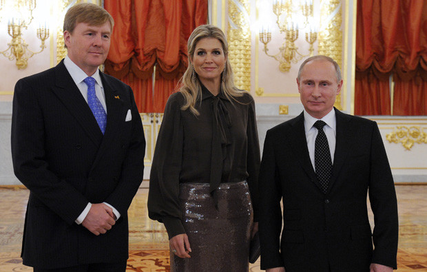 Guilherme e Máxima da Holanda com Vladimir Putin.jpg