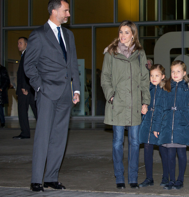 Felipe e Letizia com as filhas, Sofía e Leonor.jpg