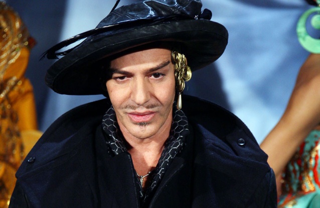 Caras John Galliano Regressa Ao Trabalho Três Anos Após Escândalo Racista