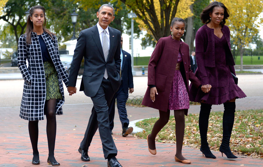 Malia, Barack, Sasha e Michelle Obama.jpg