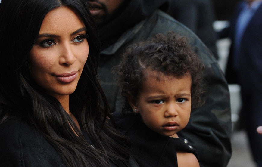 Kim Kardashian com a filha, North.jpg