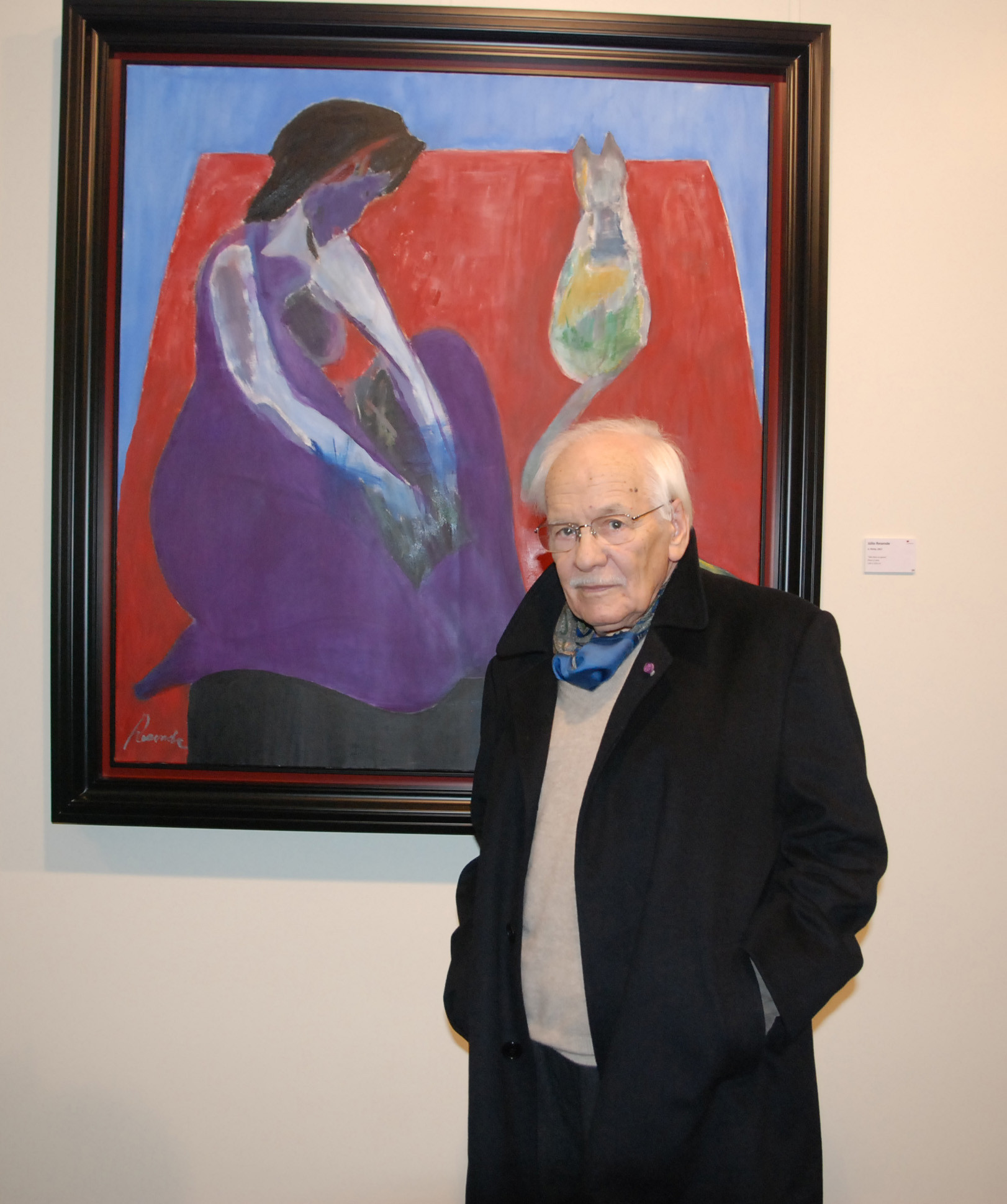 o pintor Julio Resende junto de uma das suas obras, que pintou ultimamente.JPG