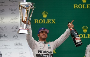 Lewis Hamilton cria time de rali de carros elétricos