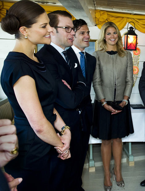Victoria da Suécia, Daniel Westling e os príncipes Carl Philip e Madalena
