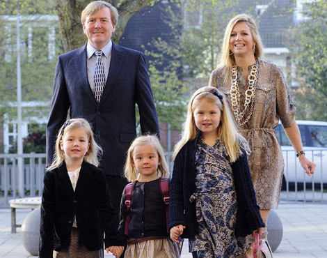 Guilherme e Máxima da Holanda com as filhas, Alexia, Ariane e Catarina Amália