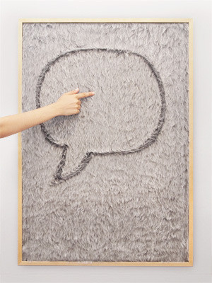 Um dos trabalhos de Gonçalo Campos exibidos na Tendence: quadro de mensagens, em pelo, para escrever e desenhar... com os dedos.