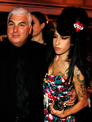 Pai de Amy Winehouse sofre de ataques de pânico