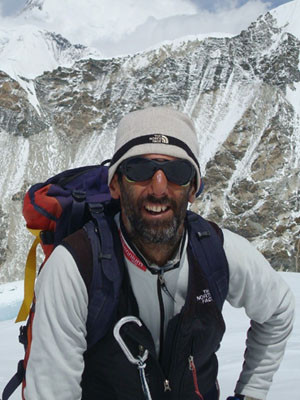 João Garcia prepara-se para escalar o monte Manaslau