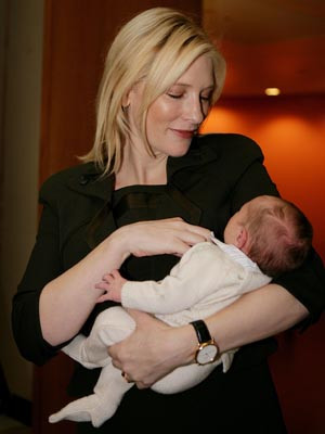Cate Blanchett apresenta o seu filho mais novo