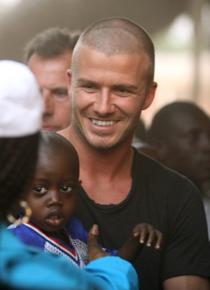 David Beckham comovido em visita à Serra Leoa