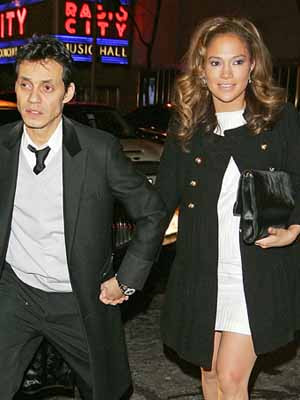 Jennifer Lopez e Marc Anthony felizes depois de terem sido pais