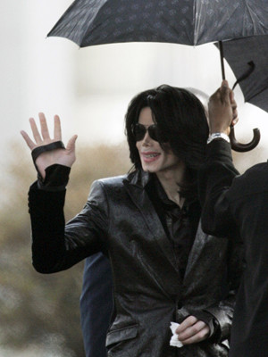 Michael Jackson reaparece com melhor aspecto