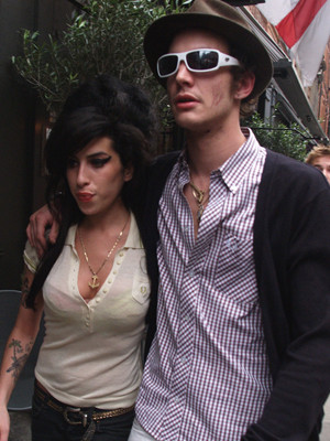 Amy Winehouse não dá divórcio a Blake