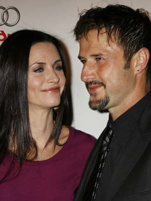 Courteney Cox e David Arquette planeiam adoptar uma criança