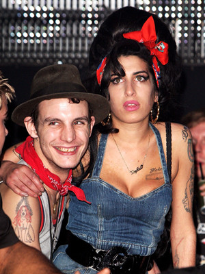 Marido de Amy Winehouse regressa à prisão