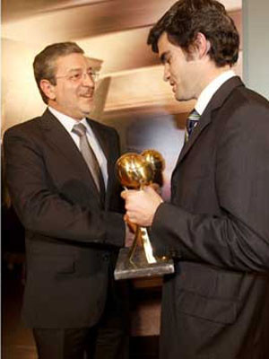 Manuel Gião recebe troféu Capacete de Ouro