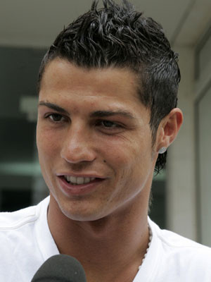 Cristiano Ronaldo ganha processo contra jornal britânico