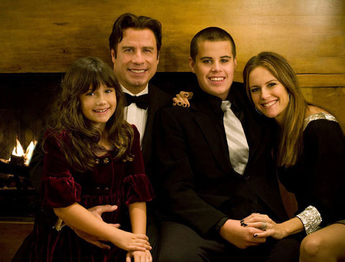 John Travolta com a mulher, Kelly Preston, e os dois fihos de ambos, Ella Blue e Jett (que faleceu em Janeiro de 2009)