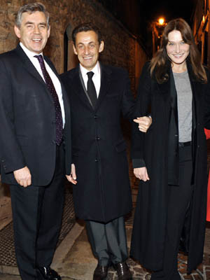 Nicolas Sarkozy e Carla Bruni anfitriões de Gordon Brown