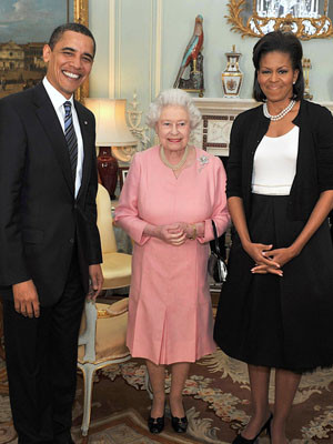 Casal Obama recebido em Londres pela rainha Isabel II