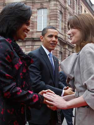 Michelle Obama surpreende Carla Bruni com presente original