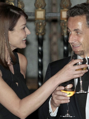 Casal Sarkozy criticado por agir ao estilo de Maria Antonieta e Luís XVI