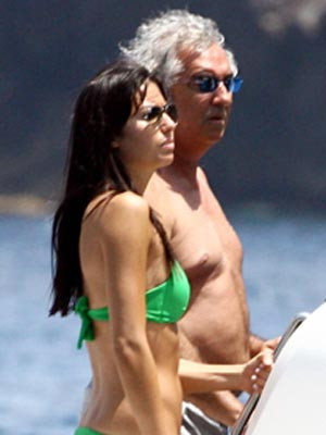 Flavio Briatore e Elisabetta gozam lua-de-mel a bordo de iate de luxo