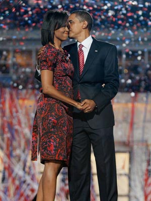 Barack Obama faz discurso emotivo com o apoio da mulher e das filhas