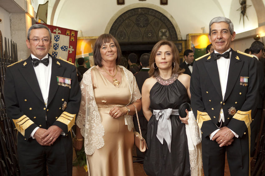 O general Vaz Antunes e a mulher, Maria João, com o general Raul Passos e a mulher deste, Paula