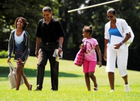 O casal Obama com as filhas Malia e Sasha
