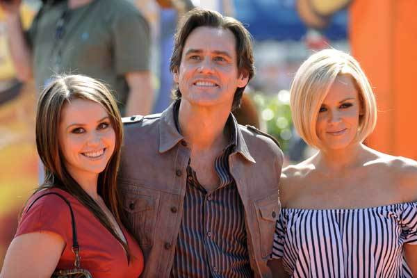 Jim Carrey acompanhado da filha, Jane, e da namorada, Jenny McCarthy