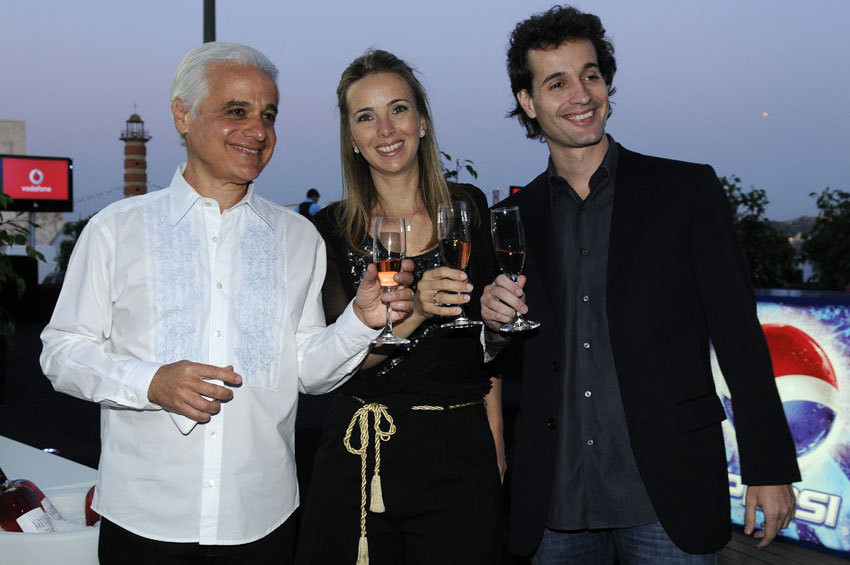 Roberto Medina com a mulher, Mariana Ferreira, e o filho, Rodolfo Medina