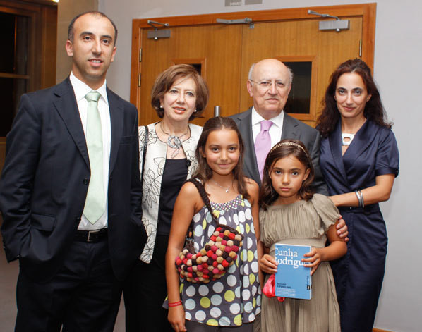 Cunha Rodrigues com a mulher, Maria Lucília, os filhos, Nuno e Maria Gabriela, e as netas Catarina e Gabriela