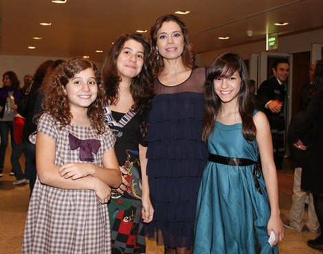 Conceição Lino com as filhas, Maria Luísa e Matilde, e uma amiga de Matilde, Filipa Godinho