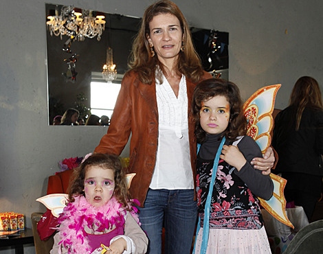 Patrícia Pires de Lima com as filhas Madalena e Matilde 
