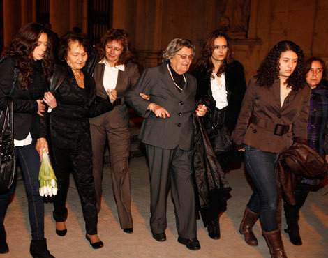 Duas das irmãs de Carlos Castro, Maria de Fátima e Maria Alice, com a sobrinha do cronista, Teresa Rangel, e as sobrinhas-netas Andreia e Vânia