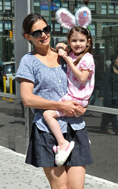 Katie Holmes com a filha, Suri