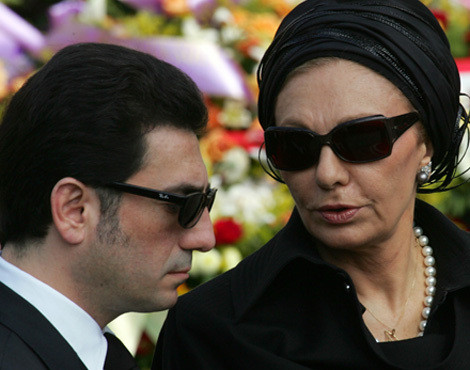 Alireza Pahlavi com a mãe, Farah Pahlavi