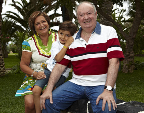 Alberto João Jardim com a mulher e o neto