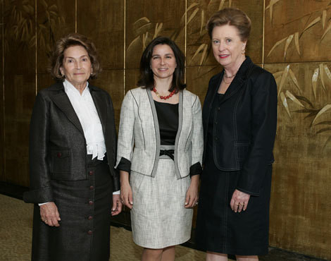 Manuela Rilvas, presidente da Liga Portuguesa Contra o Cancro, D. Isabel de Bragança e Anne-Marie Burcier, embaixadora do Canadá