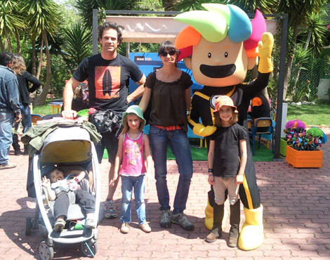 Pedro Lima e Anna Westerlund com os filhos, Max, Mia e Emma