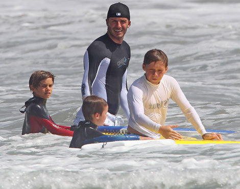 David Beckham com os três filhos