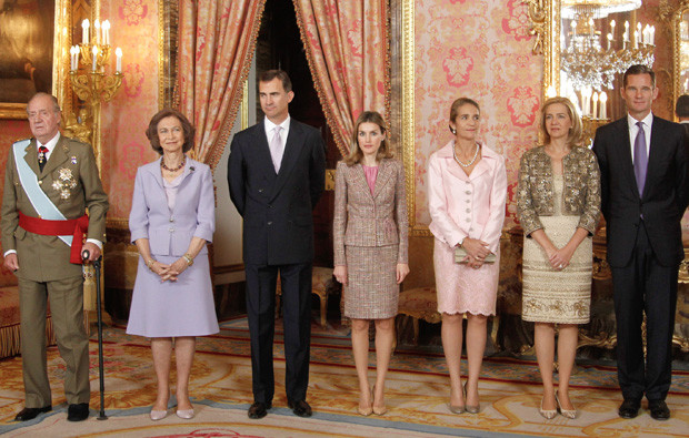 Juan Carlos e Sofía, Felipe e Letizia, Elena, Cristina e Iñaki Urdangarín.jpg