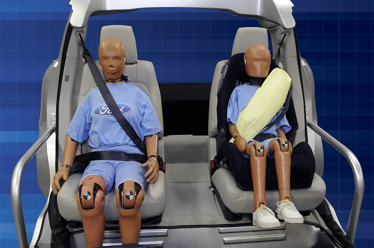 Ford_Revealed_Inflatable_Seatbelt_04.JPG