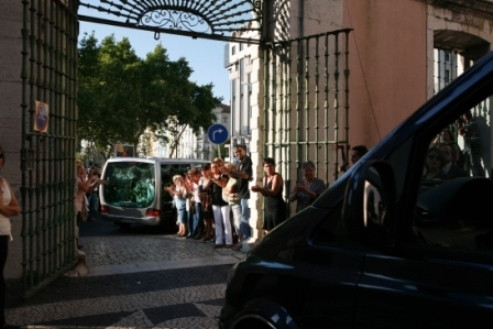 Familiares e amigos de Sala prestam homenagem na cidade natal do