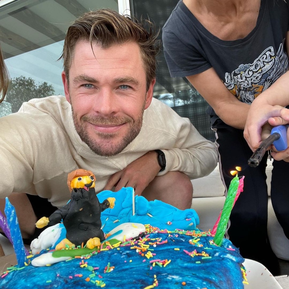 Filhos de Chris Hemsworth comemoram aniversário fantasiados de